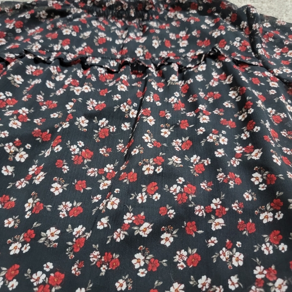 (NWOT) BCX/Size: L/ Red floral longsleeve blouse - Picture 2 of 6